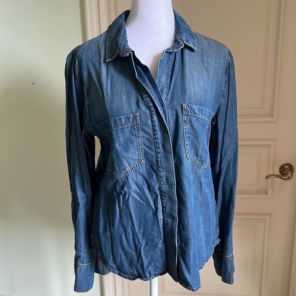 Cloth & Stone Chambray Split Back Button Down Long Sleeve Top - Picture 2 of 9